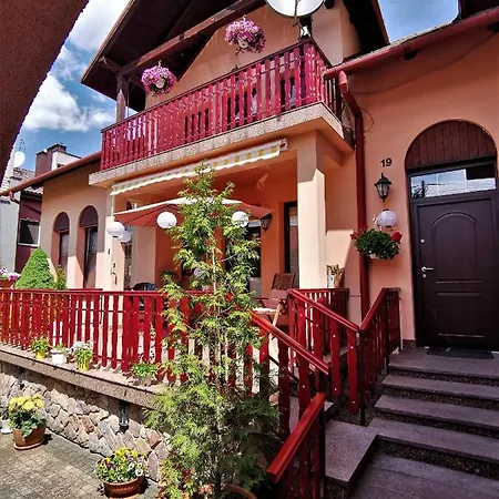 Dom Pod Tujami Bed & Breakfast Krakow