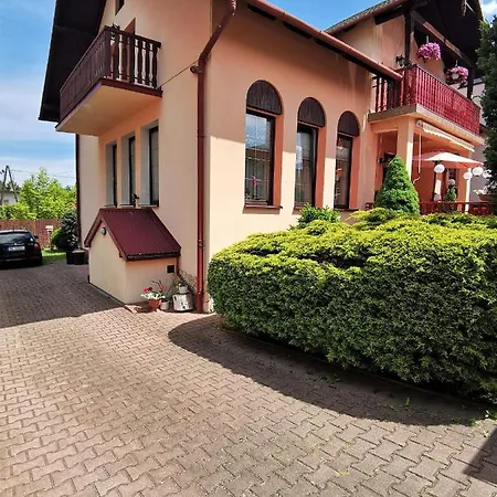 Couette-café Dom Pod Tujami 3*