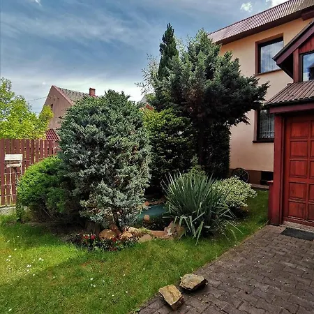 Dom Pod Tujami ベッド・アンド・ブレックファスト クラクフ