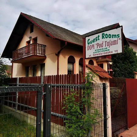 Dom Pod Tujami ベッド・アンド・ブレックファスト クラクフ