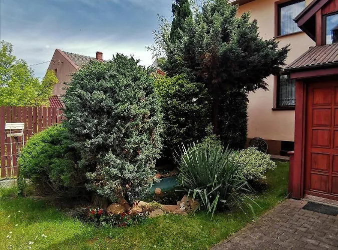 Dom Pod Tujami Bed & Breakfast Kraków